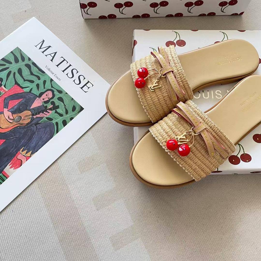 Coach
95 dhs🪙🌨️ 
high quality 
Size35-41

Zain26
🌨️🌨️🌨️