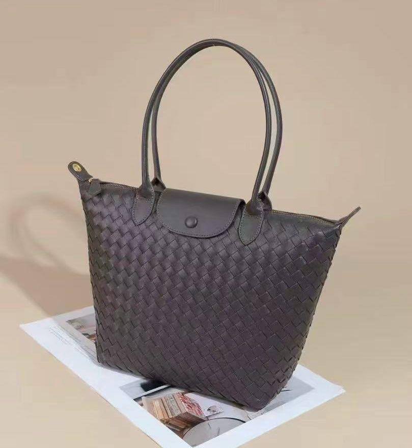BOTTEGA 
COPY ONE 
130 dhs🇦🇪🇦🇪

Zain295
♥️♥️♥️
