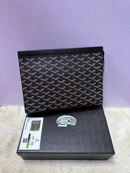 💖 Brand Clutch
1️⃣ First quality +🎁
Size : 28 * 18.5 cm
60 dhs🪙🌨️
with box 🎁

Zain115
♥️♥️♥️
