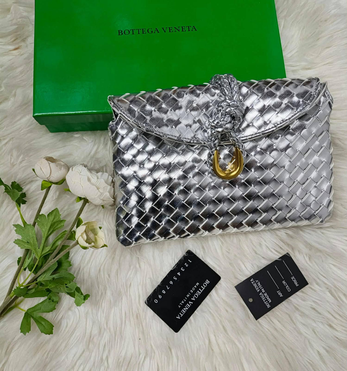AVAILABLE 

Bottega

 WITH BOX 🎁 

100 dhs🇦🇪🇦🇪

Zain169
♥️♥️♥️