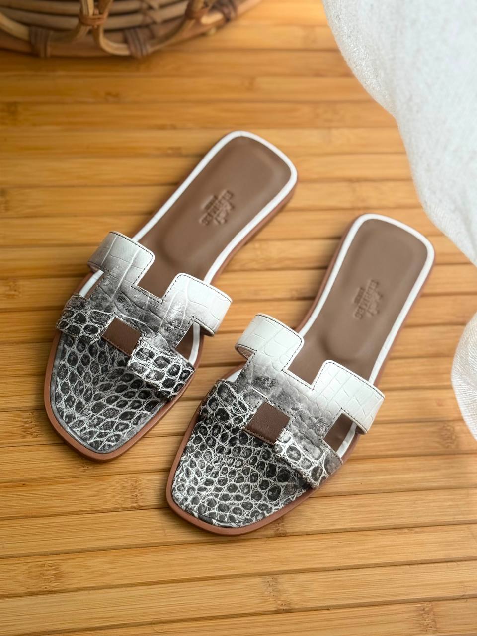 Hermes
Super Master
𝗦𝗶𝘇𝗲 𝟯𝟲 𝘁𝗼𝗼 𝟰𝟭 
450 dhs🇦🇪🇦🇪

Zain303
♥️♥️♥️