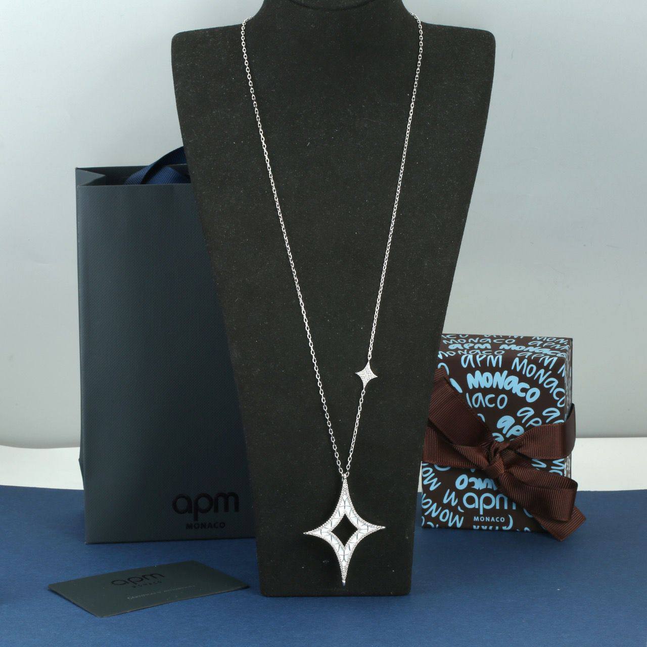 Apm SET ❤️‍🔥*
Necklace 🍁
Master quality 💯
With normal boxes 📦 
55 dhs✅
With master box 🗃️ 
70 dhs✅

Zain216
♥️♥️♥️