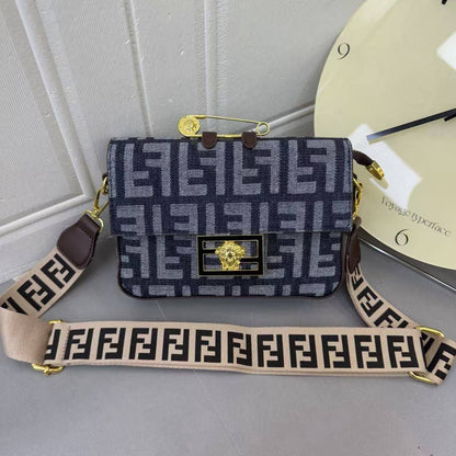 Fendi 

70 dhs🇦🇪🇦🇪

Zain242
♥️♥️♥️