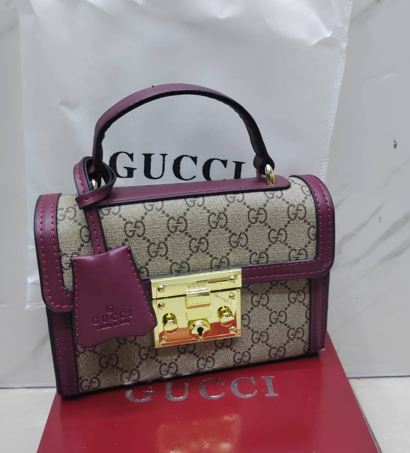 Gucci
with box
100 dhs✅

Zain143
♥️♥️😂