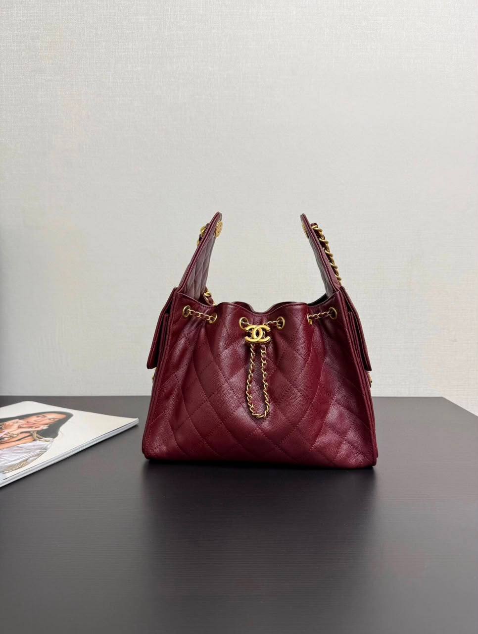 Chanel
110 dhs💓
size 25×13×26cm

Zain42
♥️♥️♥️