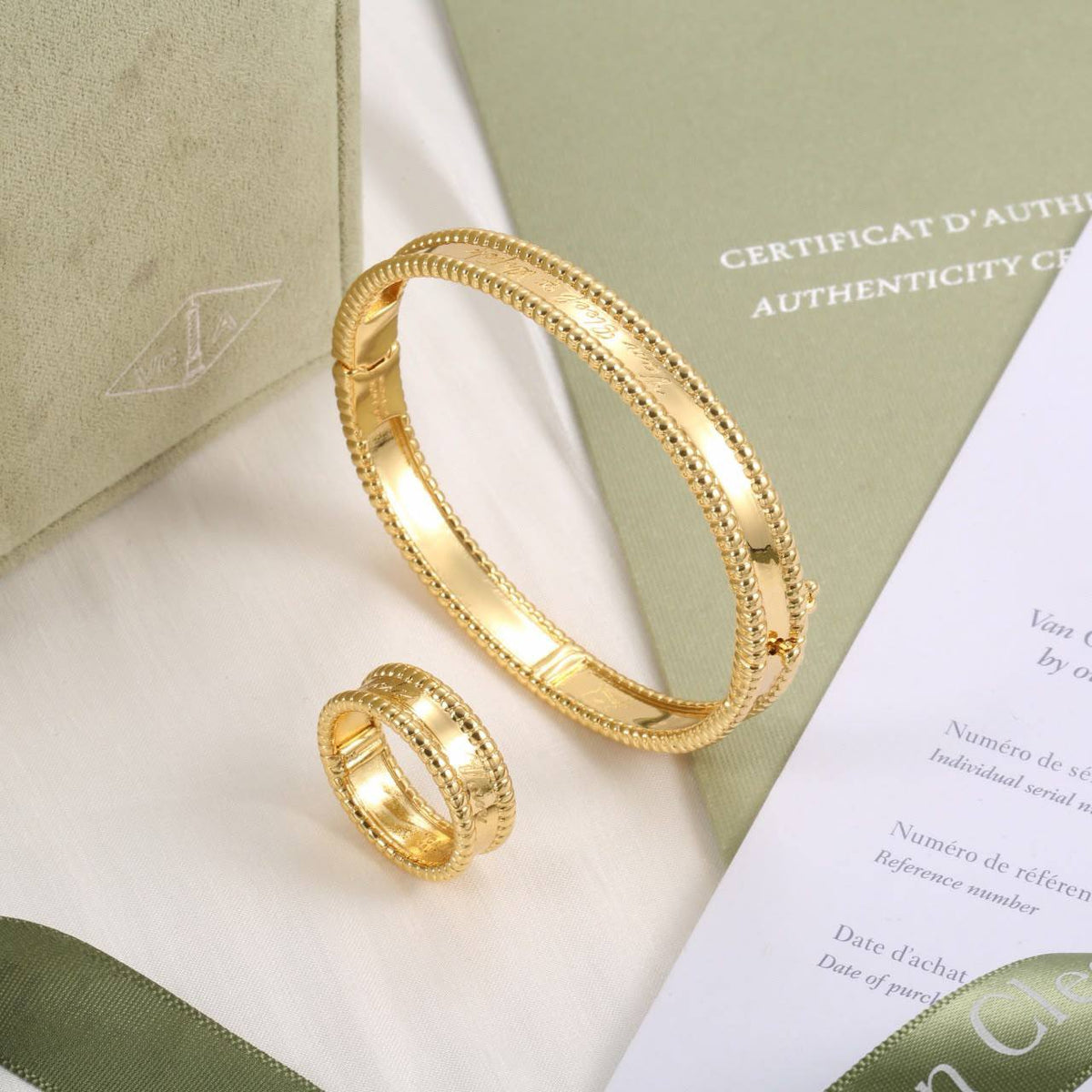 VCA ❤️‍🔥
Bangle 😍
Ring 💍 available size👇
6,7,8,9
Master quality 💯
With normal boxes 🗃️ 
105 dhs🇦🇪🇦🇪

With master box 🗃️ 
125 dhs🇦🇪🇦🇪

Zain216
♥️♥️♥️