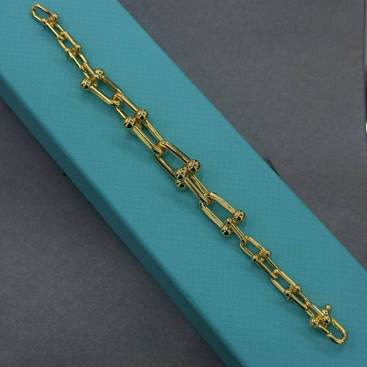Tiffany Set* 💎
Necklace 
Earrings 
Bracelet 
*Master Quality* 💐

*180* AED normal box 📦

Zain48
♥️♥️♥️