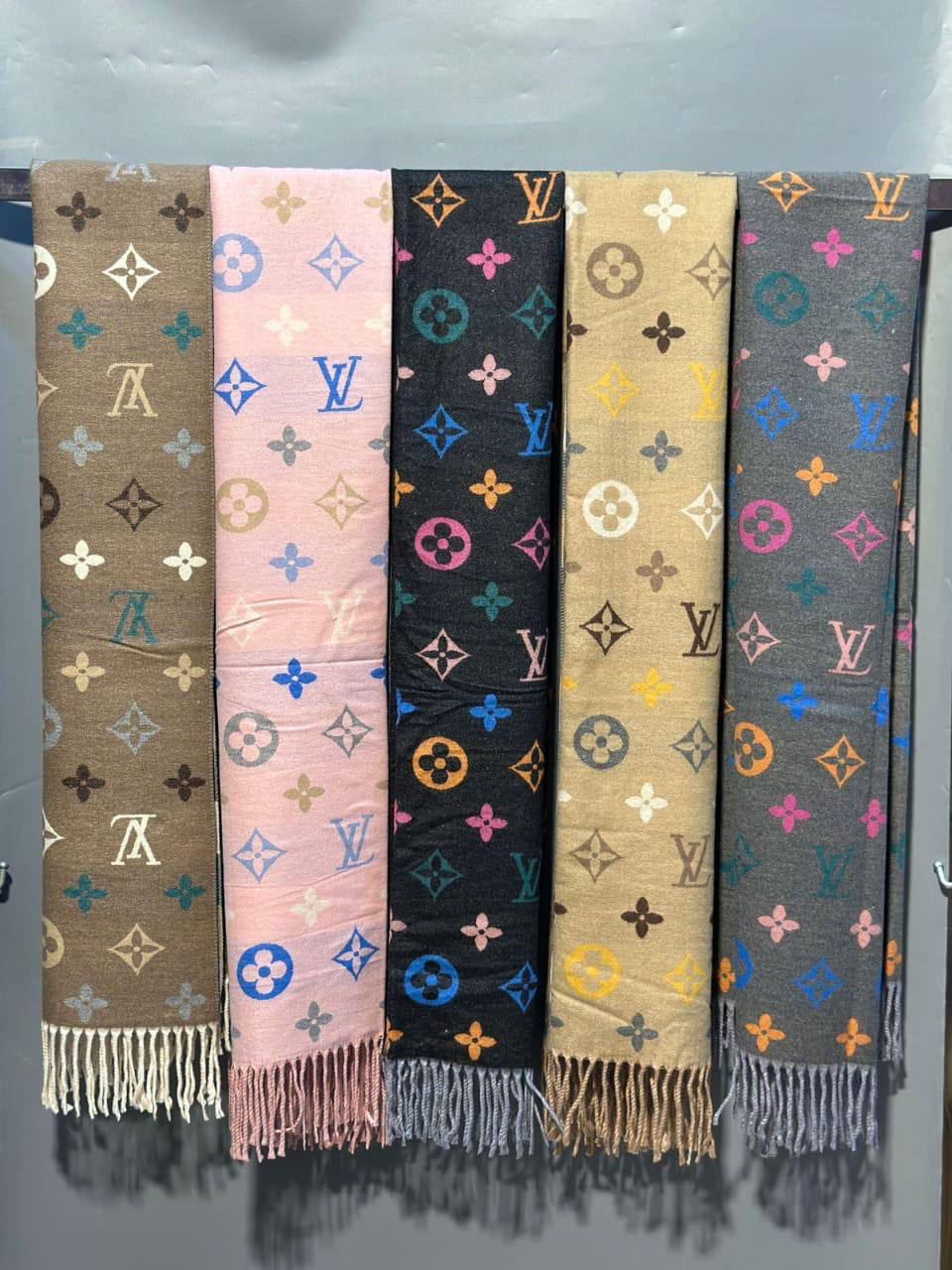 NEW CAME
SCARF
GOOD QUALITY
45 dhs🪙💚
SIZE: 185*65

Zain40