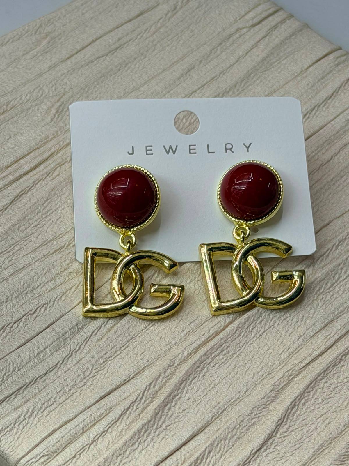 Earring 🦋 Stainless steel 💯 Good quality 🍁

 With black boxes 📦 
20 dhs🇦🇪🇦🇪🇦🇪


With normal box 🗃️

 And paper bag 🛍️ 

30 dhs🇦🇪🇦🇪

Zain216
♥️♥️♥️