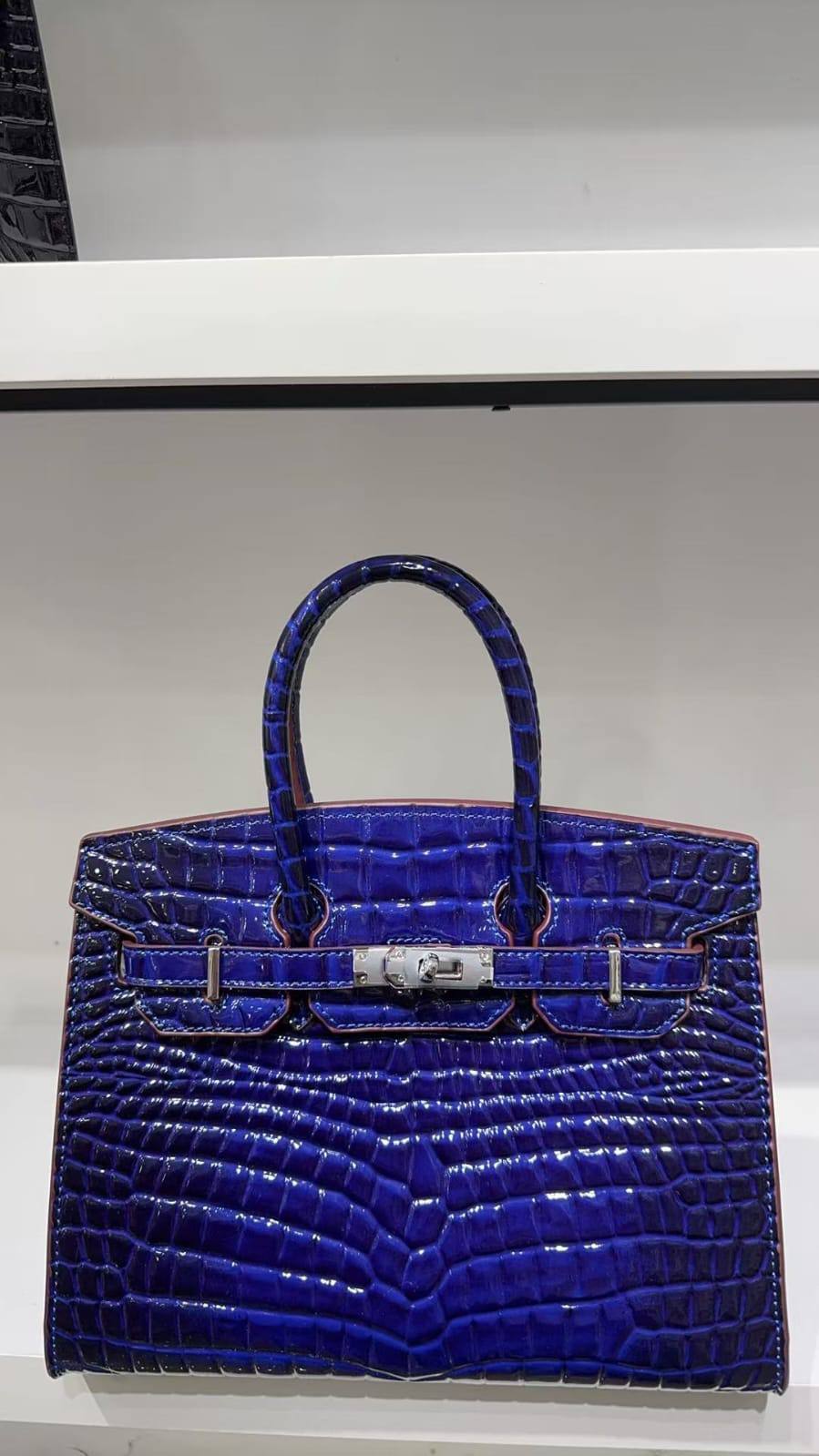 Hermes
New
GOOD QUALITY 
130 dhs👑
SIZE 30CM

Zain200
♥️♥️♥️