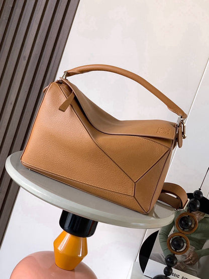 Loewe supper master quality ❤️
new collection ❤️
Available ✨💕
With full packing 📦
For Price 👇 WhatsApp✅
0568585901 
0507557372
0552275751 Owner Zain 👌

Zain251
♥️♥️♥️