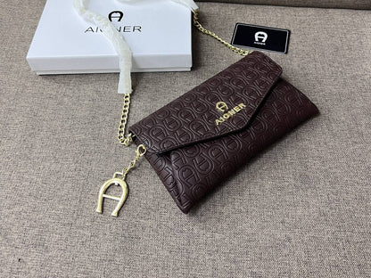 Aigner

55 dhs 🇦🇪🇦🇪🇦🇪

size 20cm

with box
Zain26
♥️♥️♥️