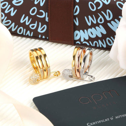 Apm SET ❤️‍🔥*
Necklace 🍁
Earring🔥
Bangle 🌸
Ring 💍 size available 👇
6,7,8,9
With normal boxes 📦 
230 dhs🪙🌨️
With master box 🗃️ 
260 dhs🪙🌨️

Zain216
♥️♥️♥️