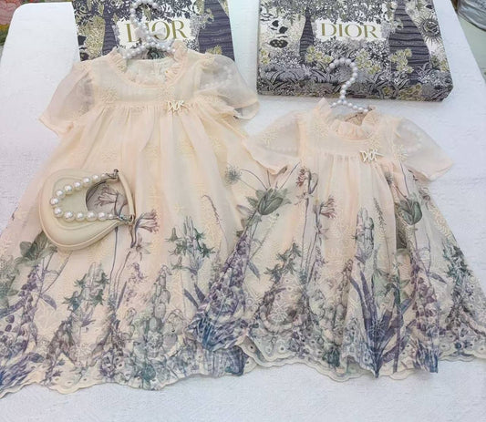 Dior
1-12y 
230 dhs✅

Zain151
♥️♥️♥️