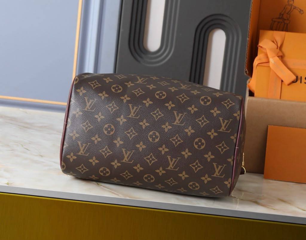 LV COPY ONE 
NEW DESIGN
250 dhs🇦🇪🇦🇪

Zain195
♥️♥️♥️