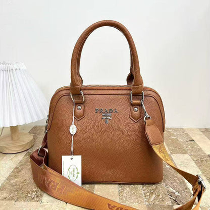 Prada
75 dhs💓

Zain232
♥️♥️♥️