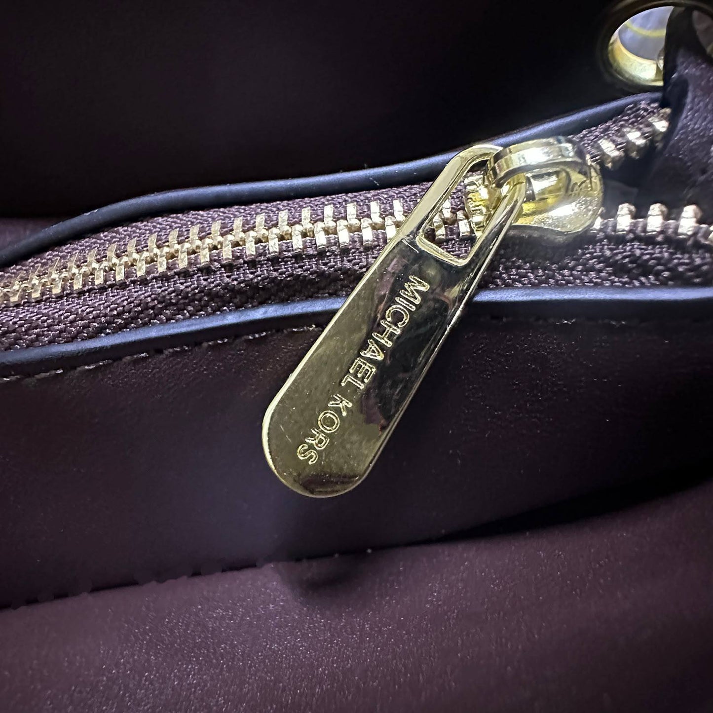 MK 
GOOD QUALITY 
WITH POUCH  
110 dhs🇦🇪🇦🇪

Zain39
♥️♥️♥️