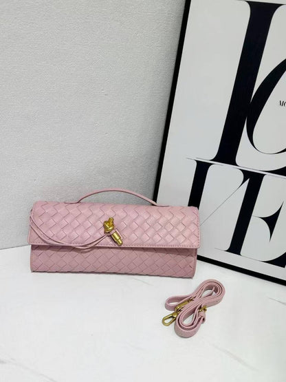 Bottega

High quality

With box 

105 dhs💓

Zain50
♥️♥️♥️