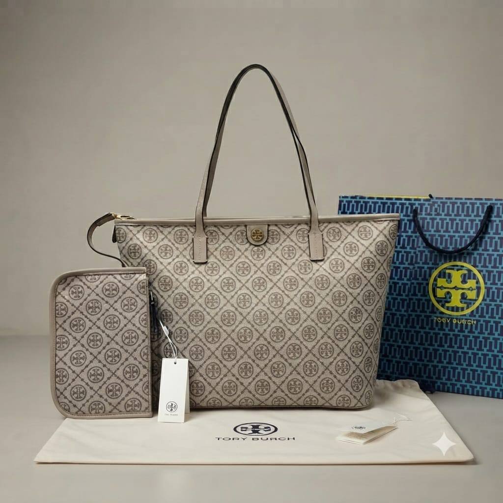 TORY BURCH
Totebag with Wrislet Zip
Canvas Material
Gold Logo And zip Hardware
Size :33 cm
Without BOX

110 dhs🇦🇪🇦🇪

Zain239
♥️♥️♥️
