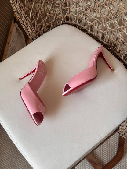 CHRISTIAN LOUBOUTIN
Size: 36 to 41
Super master quality ❤️‍🔥
450 dhs💓

Zain198
♥️♥️♥️