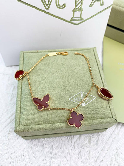 VCA SET ❤️‍🔥*
Necklace 🌊
Earring 🌸
Bracelet ❣️
Master quality 💯
With normal boxes 📦 
150 dhs🪙🌨️
With master box 🗃️ 
230 dhs🪙🌨️

Zain216
♥️♥️♥️