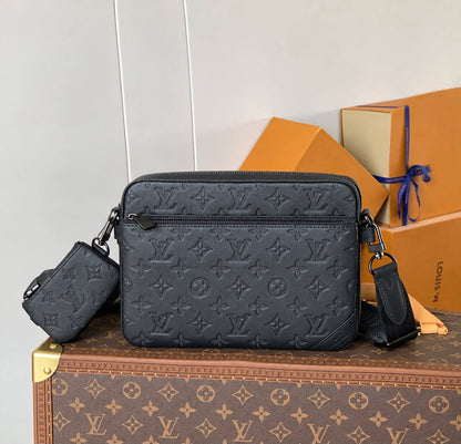Lv

COPY ONE
 FOR MEN SLING BAG

215 dhs🇦🇪🇦🇪

Zain295
♥️♥️♥️