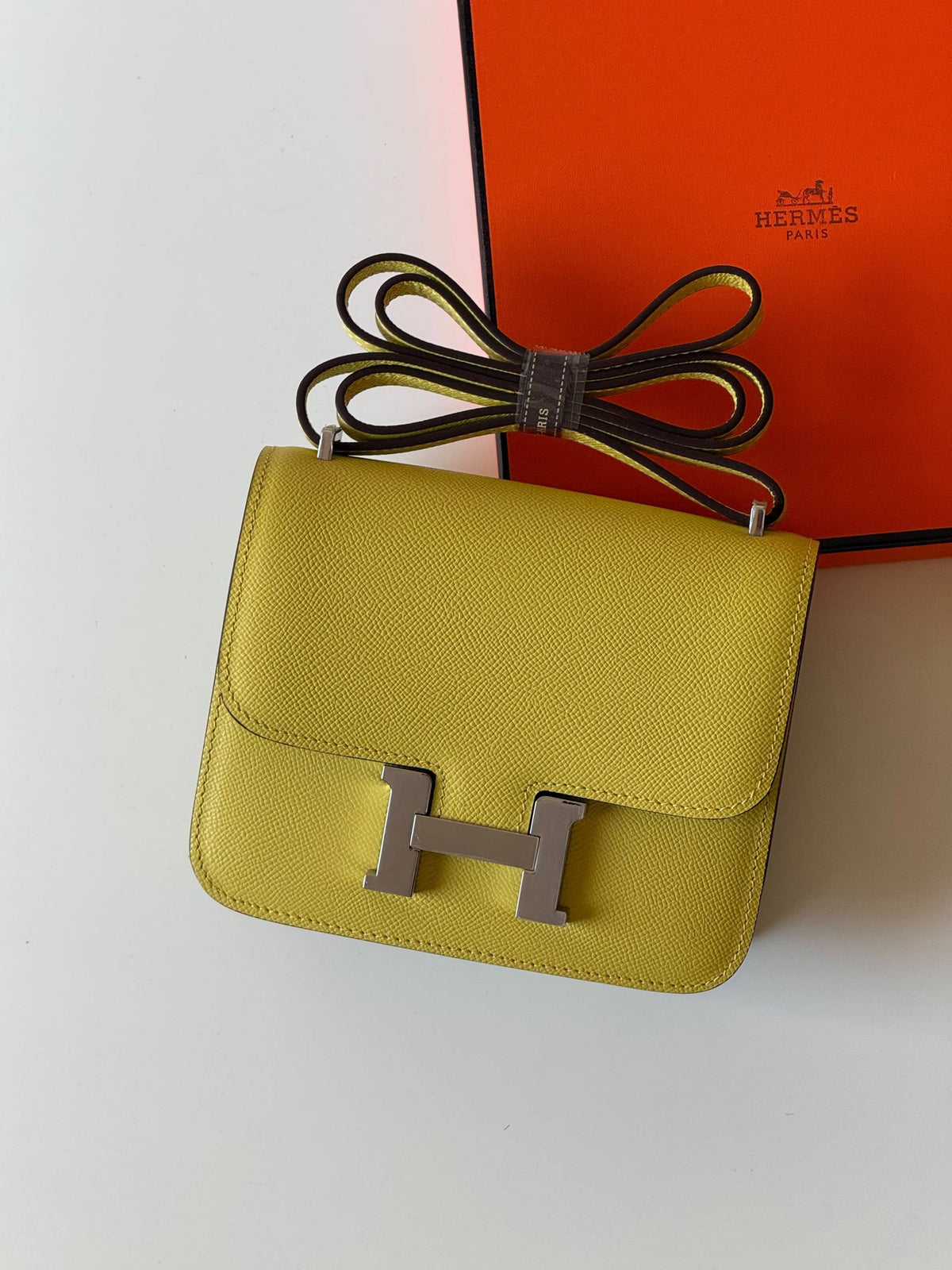 Hermes 

constance 19cm 💕

Master quality😍
with box❤️
340 dhs🇦🇪🇦🇪

Zain52
♥️♥️♥️
