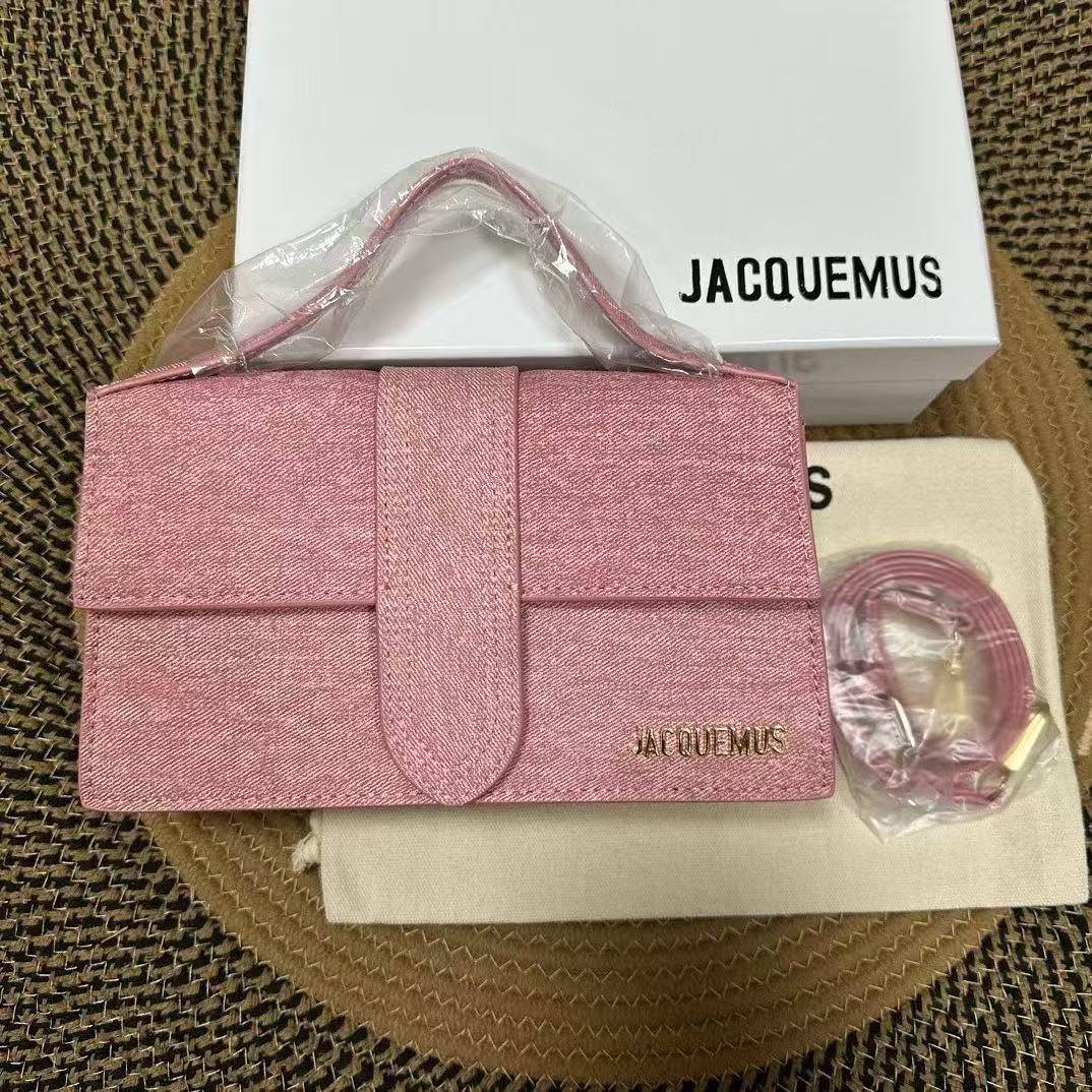Jacquemus
110 dhs🪙🌨️
size：22CM
Good quality 

with box
🎁🎁🎁

Zain35
♥️♥️♥️