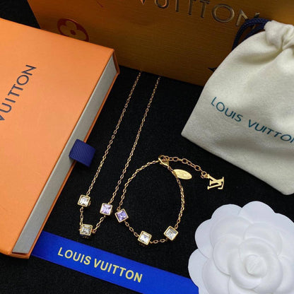 LV SET 
MASTER

WITH BOX AND PAPER BAG🎁🛍️
110 dhs🇦🇪🇦🇪

Zain89
♥️♥️♥️