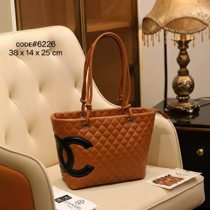 CHANEL ᴄᴀᴍʙᴏɴ ʟɪɢɴᴇ
ʟᴀʀɢᴇ ᴛᴏᴛᴇ ʙᴀɢ ᴢɪᴘᴘᴇʀ ᴛʏᴘᴇ
ǫᴜɪʟᴛᴇᴅ ʟᴇᴀᴛʜᴇʀ
ᴡɪᴛʜ ᴏғғsᴇᴛ CC ʟᴏɢᴏ
sɪʟᴠᴇʀ ʜᴀʀᴅᴡᴀʀᴇ
sɪᴢᴇ : 38 cm

70 dhs🇦🇪

Zain31
♥️♥️♥️