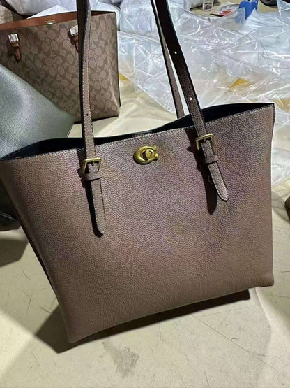 Coach
100 dhs✅

Zain203
♥️♥️♥️