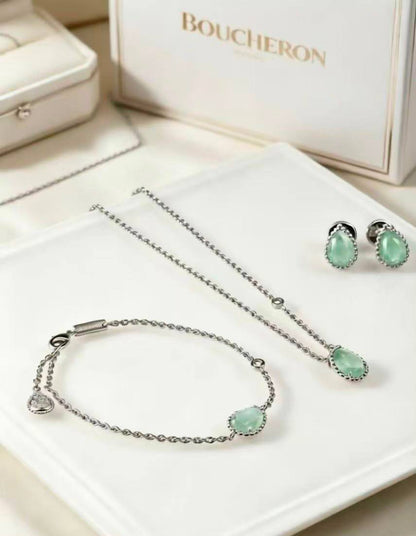 BOUCHRON
SET MASTER💫✨
NECKLACE 
BRACELET 
EARRINGS
WITH NORMAL BOX AND PAPER BAG🎁🛍️
130 DHS🇦🇪🇦🇪

Zain89
♥️♥️♥️