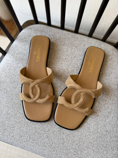 Chanel
𝑨𝑨𝑨 𝑸𝒖𝒂𝒍𝒊𝒕𝒚
𝑺𝒊𝒛𝒆 𝟑5 𝒕𝒐 𝟒2 
450 dhs✅

Zain81
♥️♥️♥️