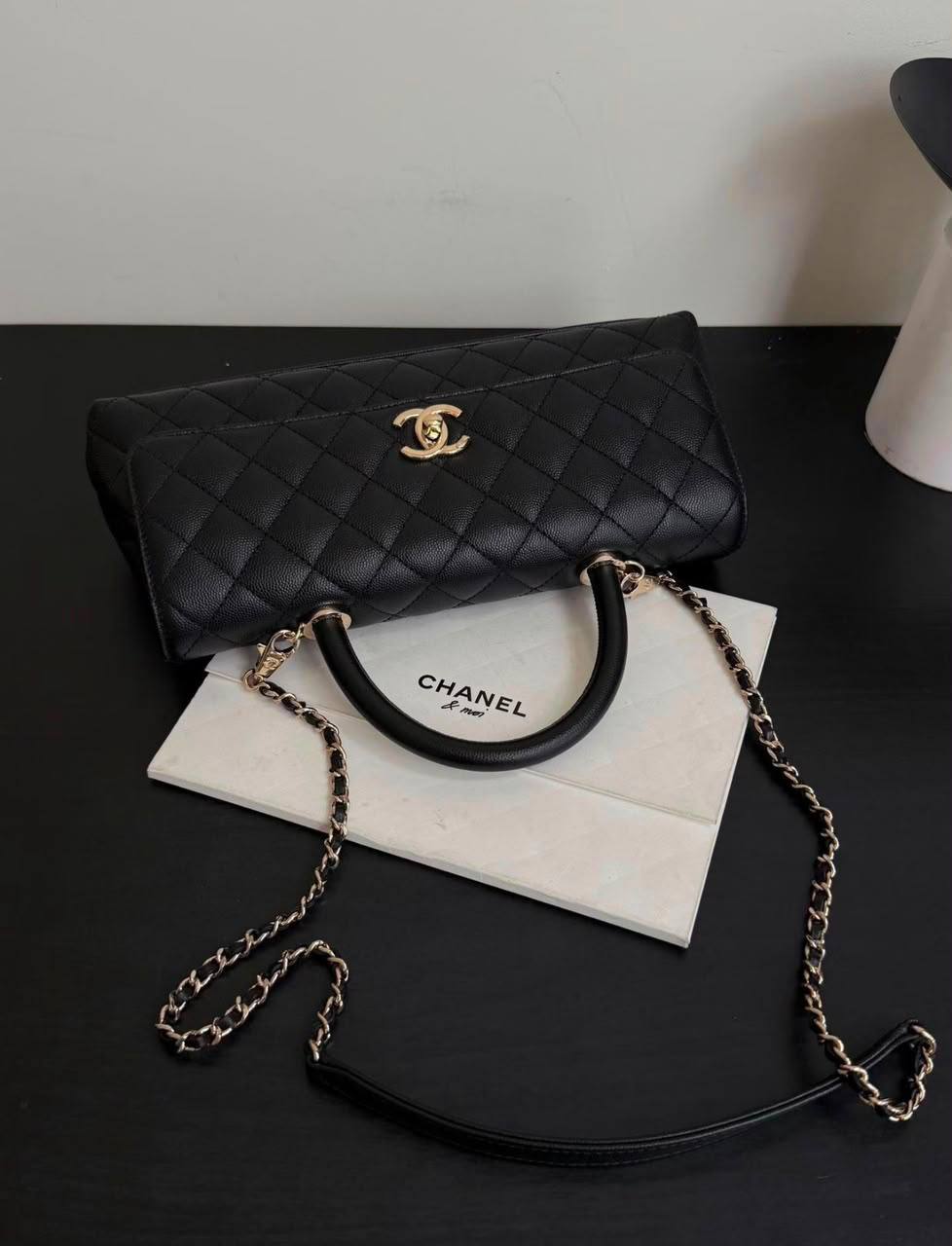 Chanel
130 dhs🇦🇪🇦🇪
size：26cm 
High-quality with box

Zain35
♥️♥️♥️