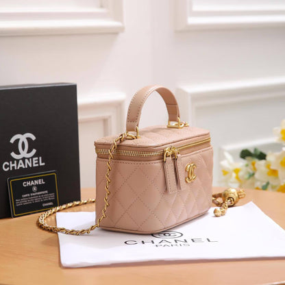 Chanel 

95 dhs💓

with box
🎁🎁🎁

size 18×9×11cm

Zain213
♥️♥️♥️