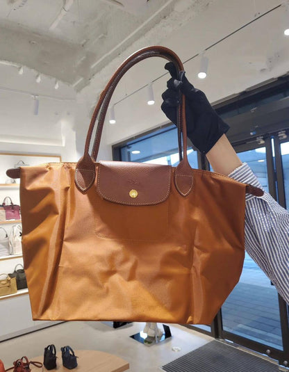 Longchamp long portable

1⃣️First quality

Size: 43 * 29 cm
65 dhs🇦🇪🇦🇪

Zain115
♥️♥️♥️