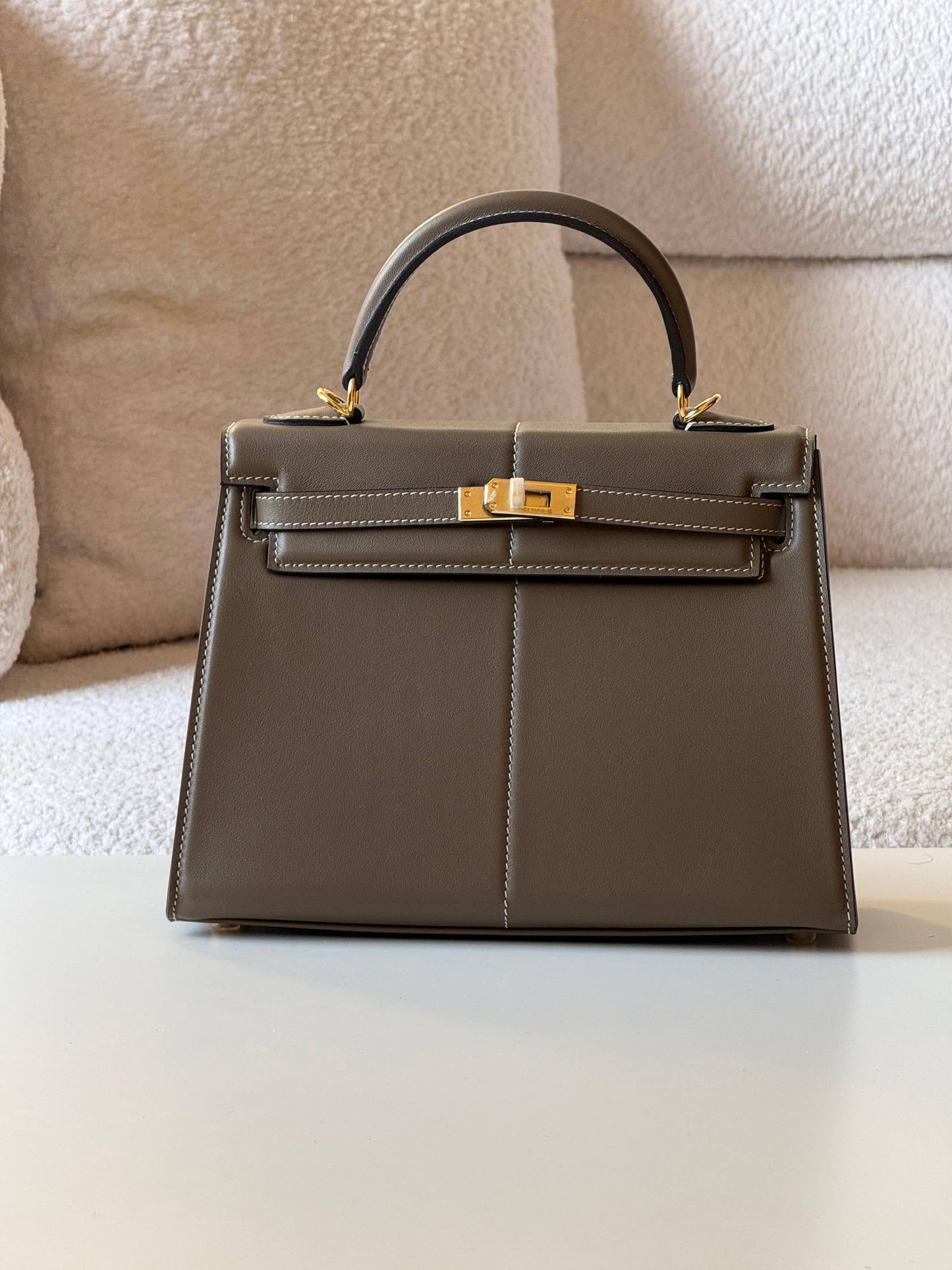 Hermes 


kelly 25cm💕master quality😍

with box❤️

580 dhs❤️💚❤️

Zain52
♥️♥️♥️