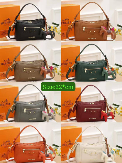 HERMES ✨
Good quality 
Size 22cm

100 dhs✅

With box 📦

Zain70
♥️♥️♥️