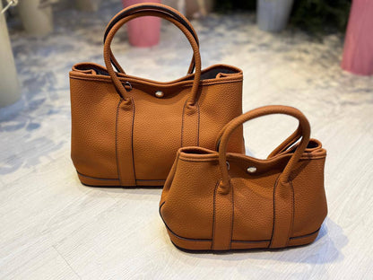 HERMES
 GARDEN BAG
25cm  95 dhs✅
30cm  105 dhs✅

Zain44
♥️♥️♥️