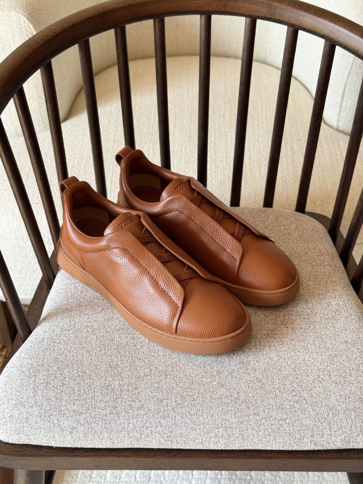 Zenga

AAA QUALITY 
Size: 40 to 47

500 dhs🇦🇪🇦🇪

Zain185
♥️♥️♥️