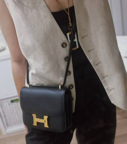 HERMES 
GOOD QUALITY 
WITH BOX 
110 dhs🇦🇪🇦🇪
19 CM

Zain295
♥️♥️♥️