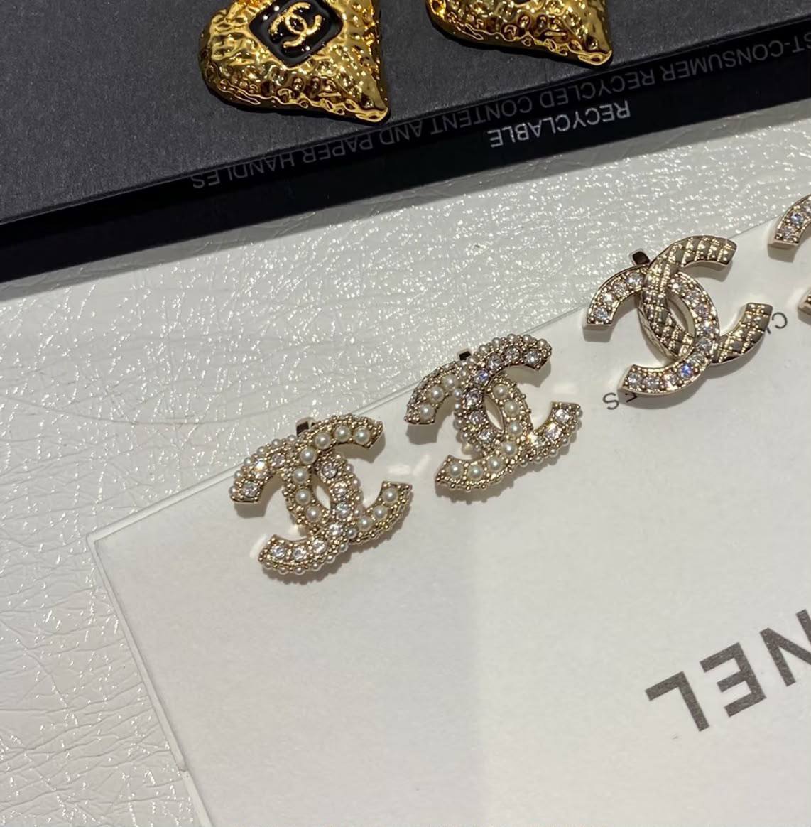 CHANEL
Earring✨
Master quality 💯
With normal boxes 🗃️ 
50 dhs🇦🇪🇦🇪

With master box 📦 
60 dhs🇦🇪🇦🇪

Zain216
♥️♥️