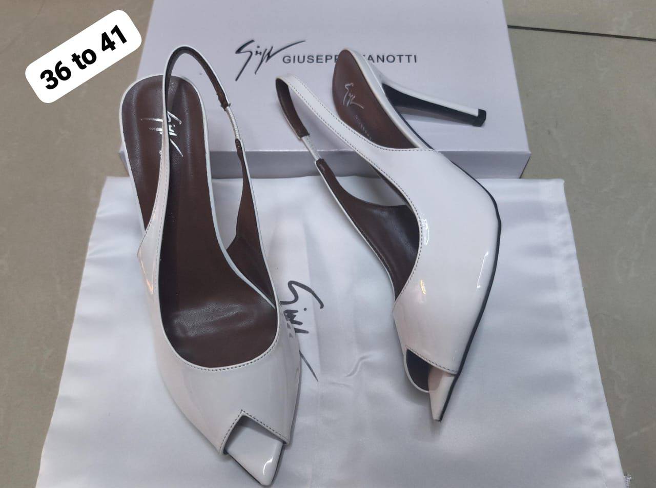 Giuseppe zanotti

size 36 to 41

110 dhs❣️

Zain146
♥️♥️♥️