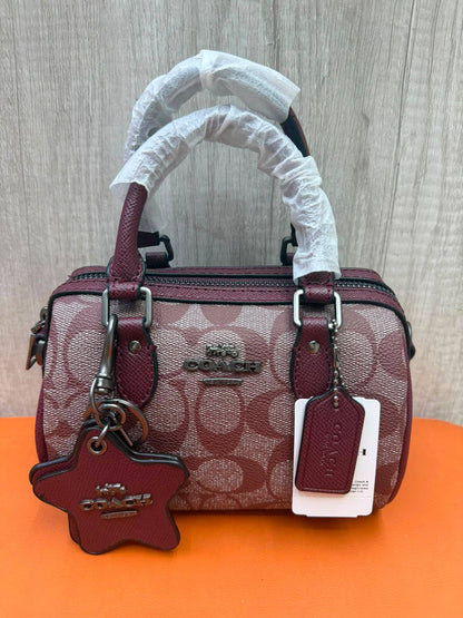 COACH

Size  18cm

Withbox
100 dhs🇦🇪🇦🇪

Zain04
♥️♥️♥️
