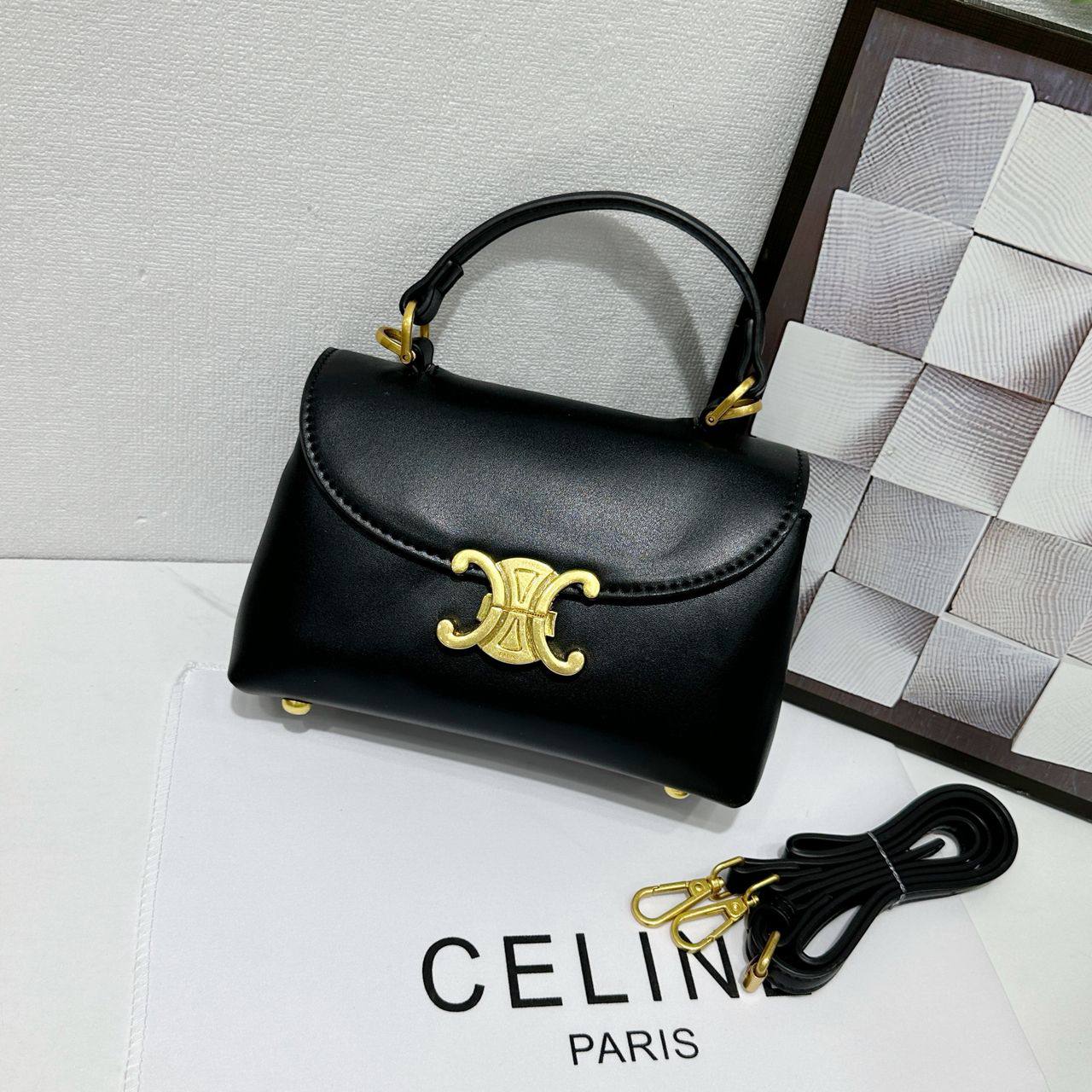 Coach

With box 
🎁🎁🎁

90 dhs🪙🌨️

Zain136
♥️♥️♥️