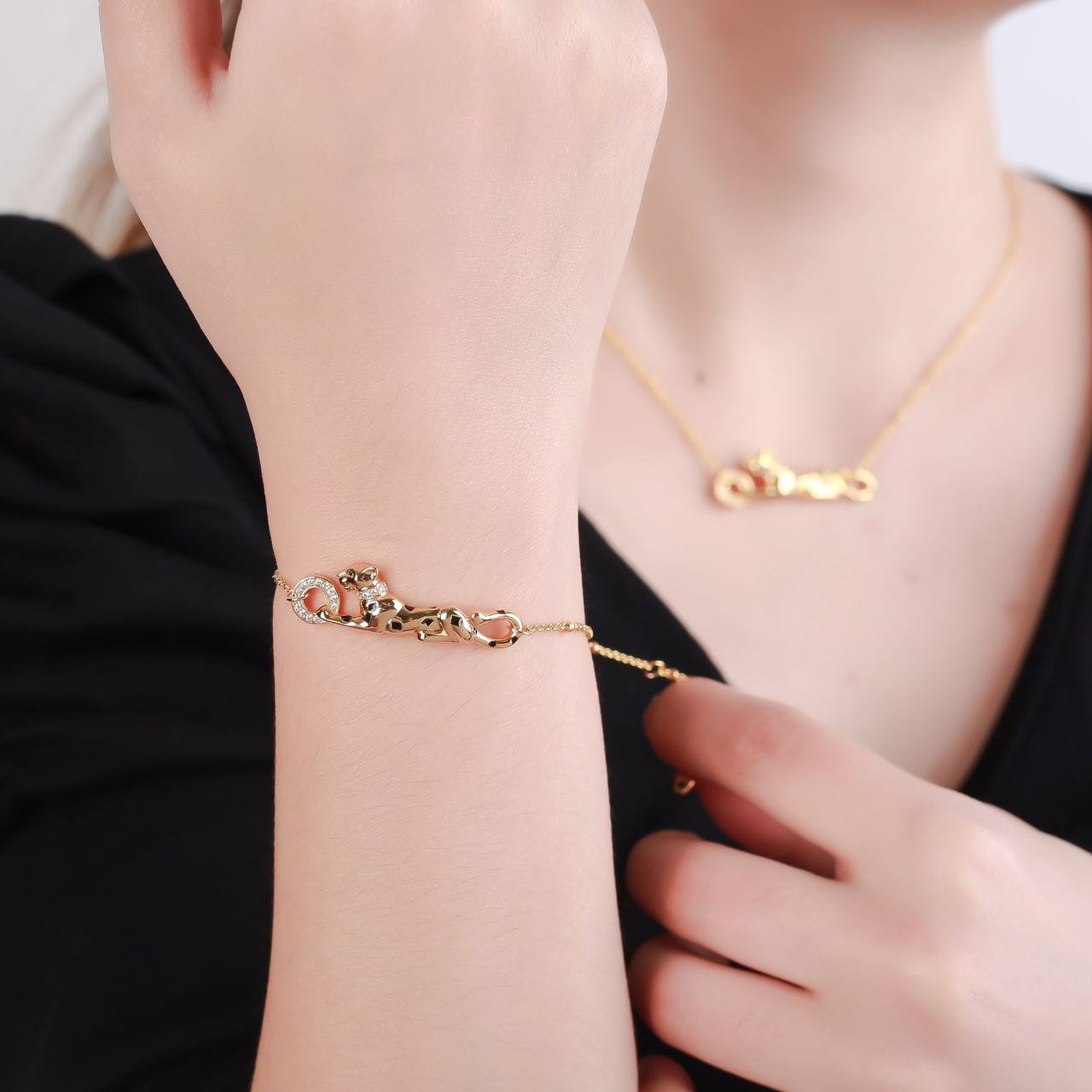 CARTIER SET

MASTER QUALITY

100 DHS 💫✨

WITH BOX AND PAPER BAG🛍️🎁

Zain89
♥️♥️♥️