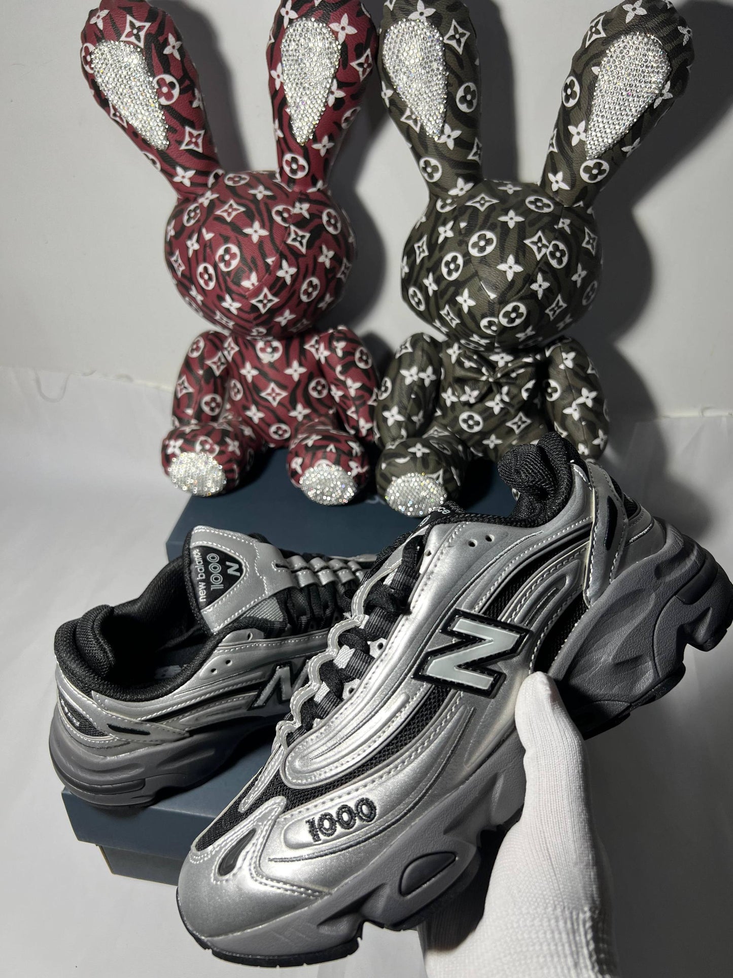 New Balance 1000  black and metallic silver 🪙
NEW ARRIVALS 😇
36-45 AVAILABLE 🤩
210 dhs❣️

Zain242
♥️♥️♥️