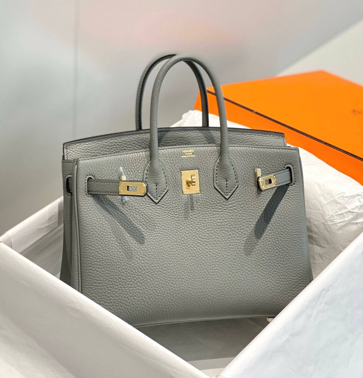 HERMES BIRKIN 

35CM 

GOOD QUALITY 

120 DHS🇦🇪🇦🇪🇦🇪

Zain295
♥️♥️♥️