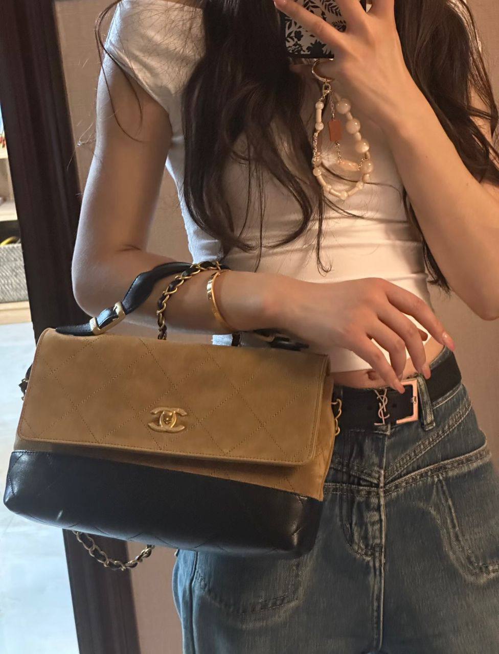 Chanel
110 dhs🪙🌨️

SIZE：28×18×10cm
Good quality

 with box
🎁🎁🎁

Zain35
♥️♥️♥️