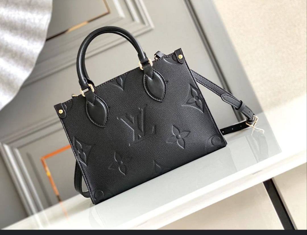 LV - Prada
110 dhs🌺

Zain143
♥️♥️♥️